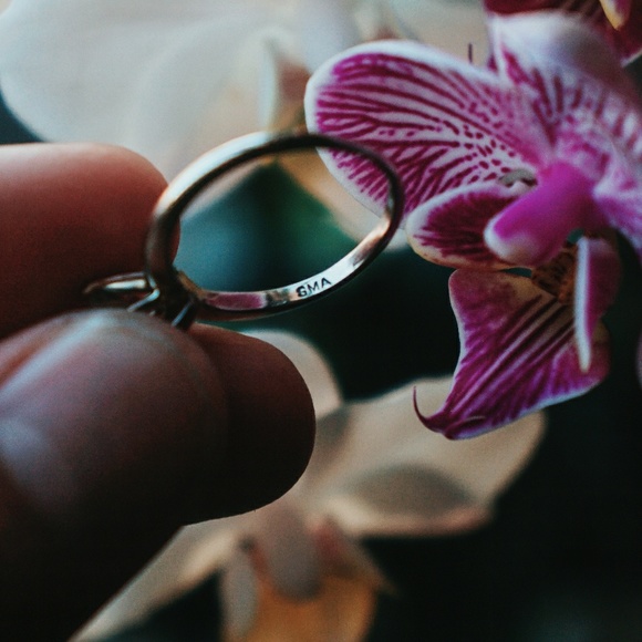 14K White Gold, 1.5 Carat Solitaire Diamond Ring - Picture 4 of 5